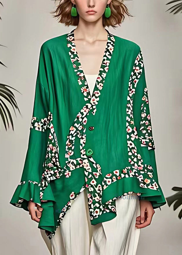 Well Tailored Coat with a Graceful Silhouette