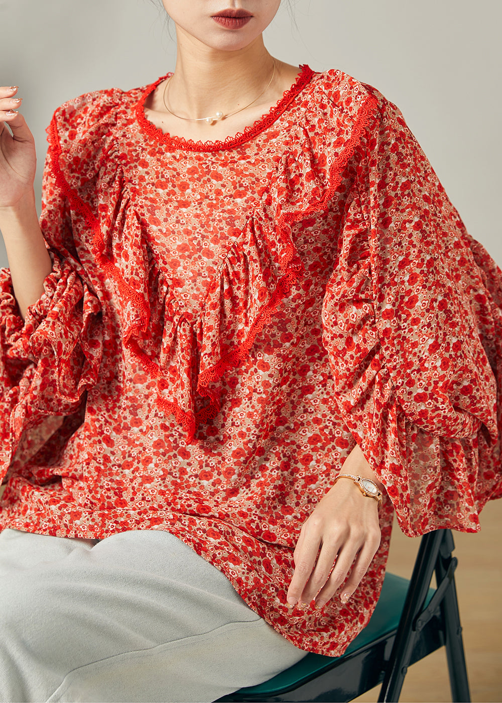 Effortlessly Elegant Blouse with a Timeless Design