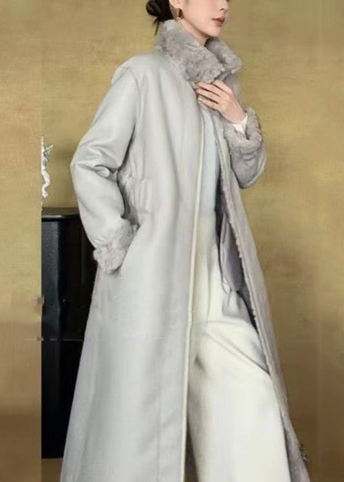 Well Tailored Coat with a Graceful Silhouette