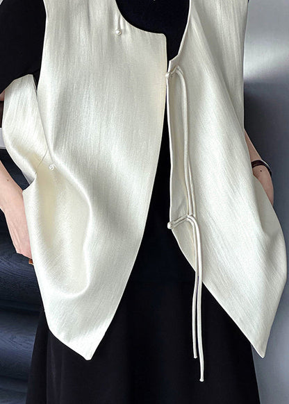 Well Tailored Coat with a Graceful Silhouette