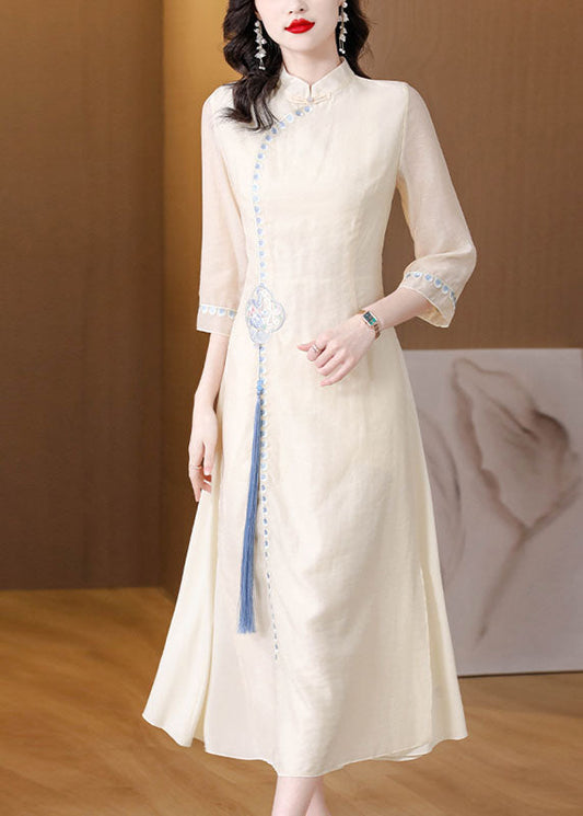 Beautifully Finished Dress in a Timeless Design