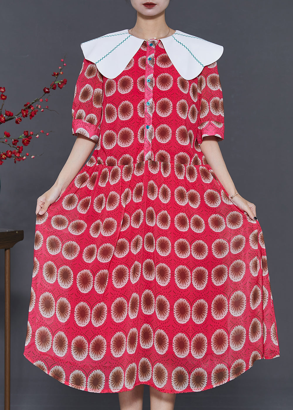 Effortlessly Elegant Dress with a Timeless Design