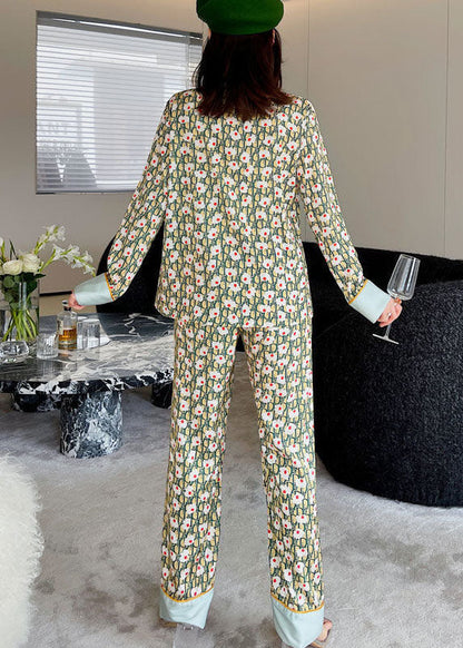 Casually Elegant Garment with a Refined Edge