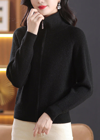 Well Tailored Cardigan with a Graceful Silhouette