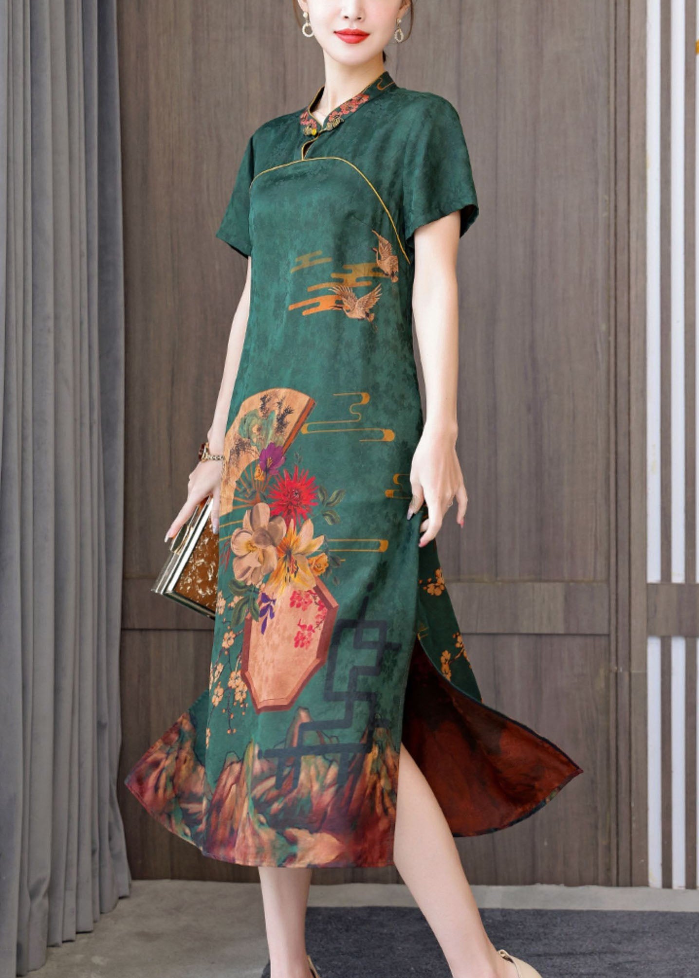 Classic Vintage Dress with a Flattering Fit