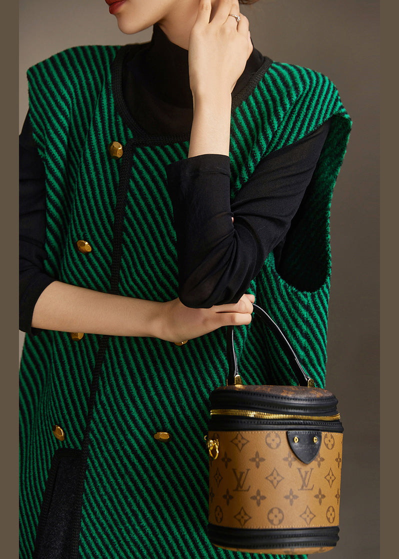 Effortlessly Elegant Coat with a Timeless Design