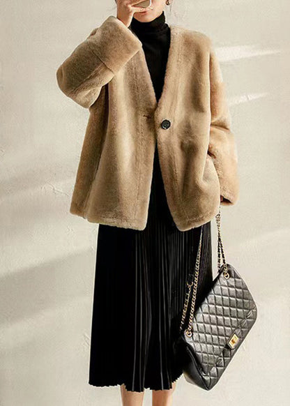 Well Tailored Coat with a Graceful Silhouette