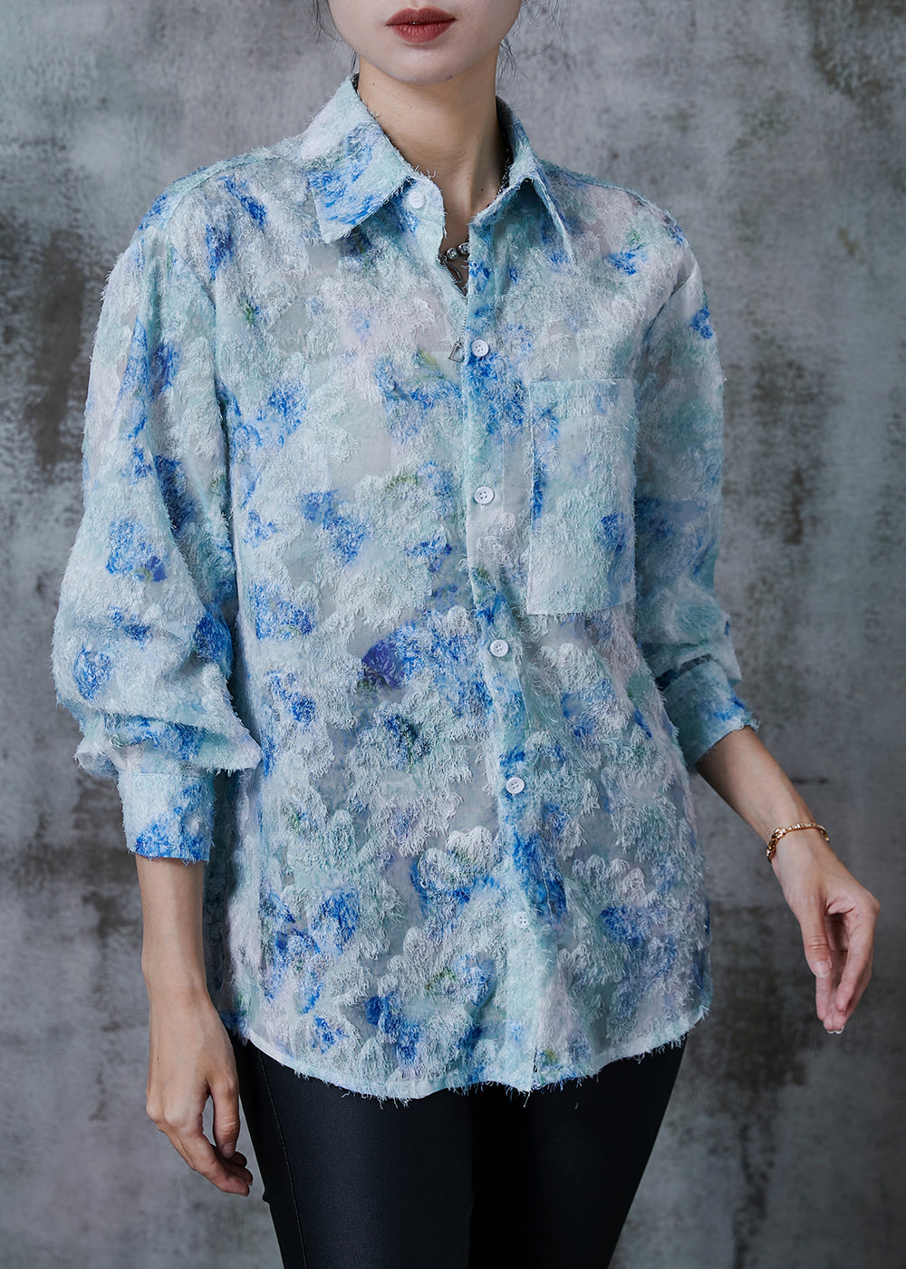 Well Tailored Shirt with a Graceful Silhouette