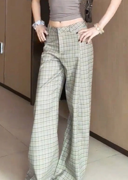 Effortlessly Elegant Pants with a Timeless Design
