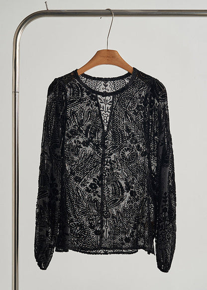 Effortlessly Elegant Blouse with a Timeless Design