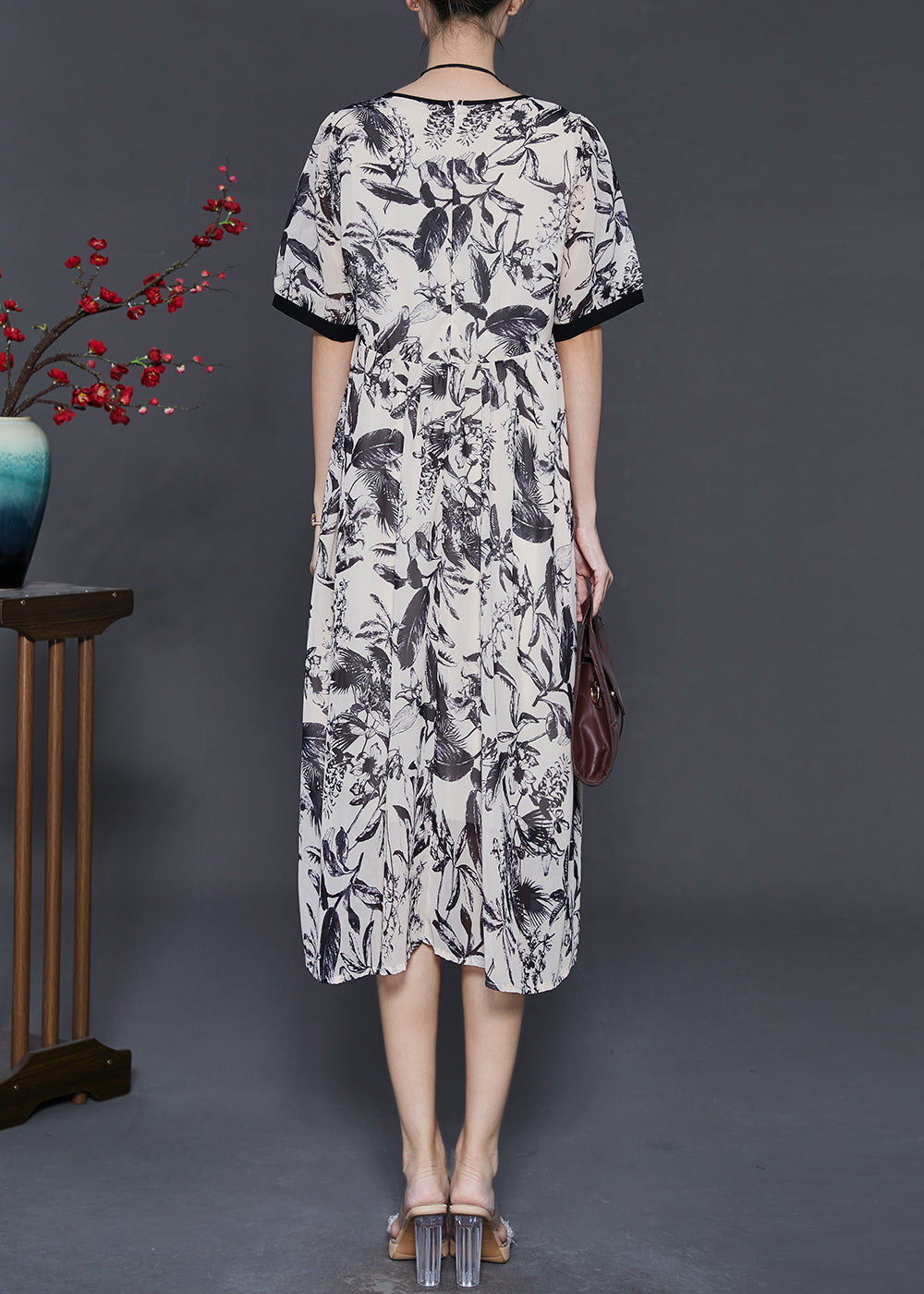 Well Tailored Dress with a Graceful Silhouette