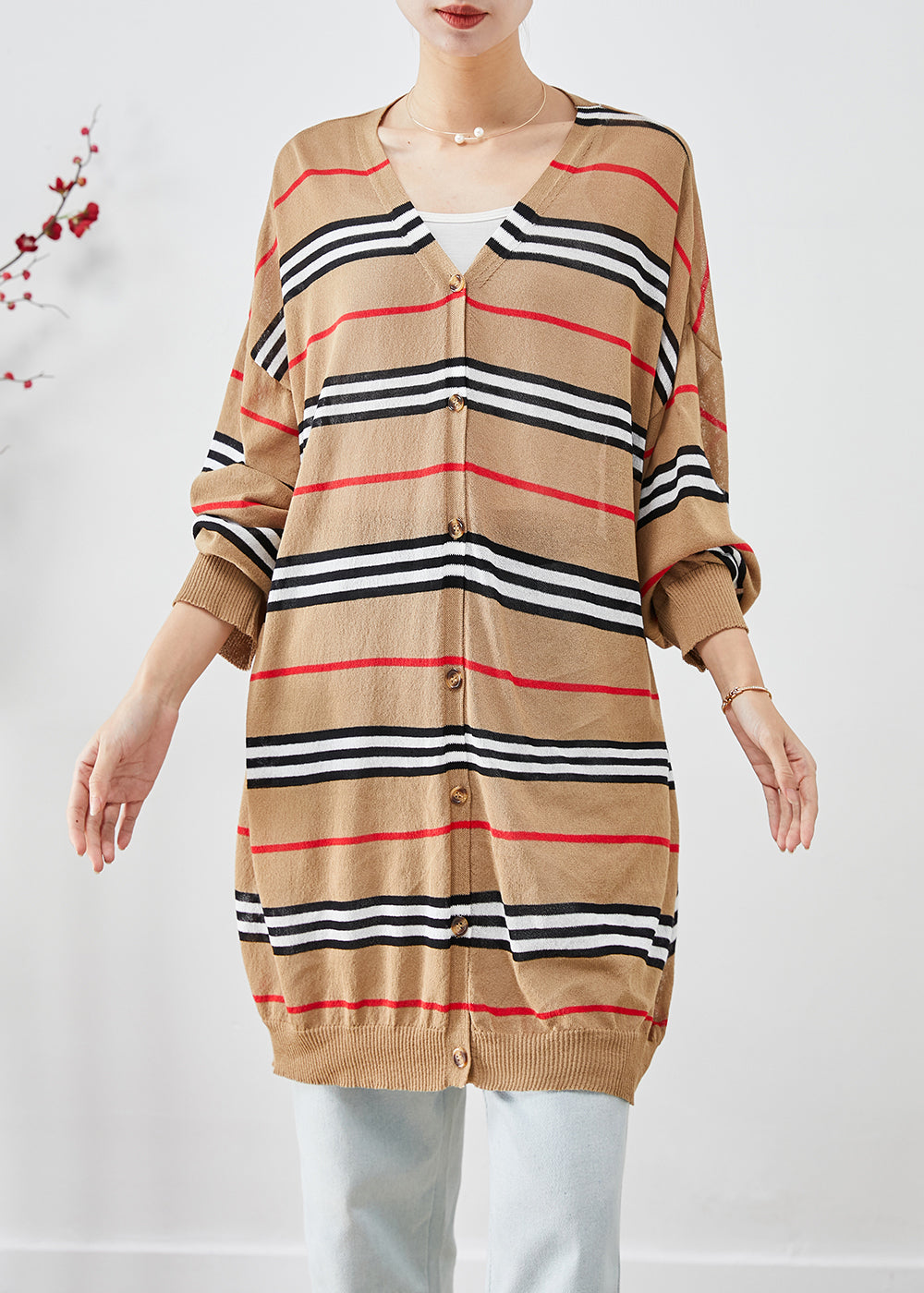 Well Tailored Cardigan with a Graceful Silhouette