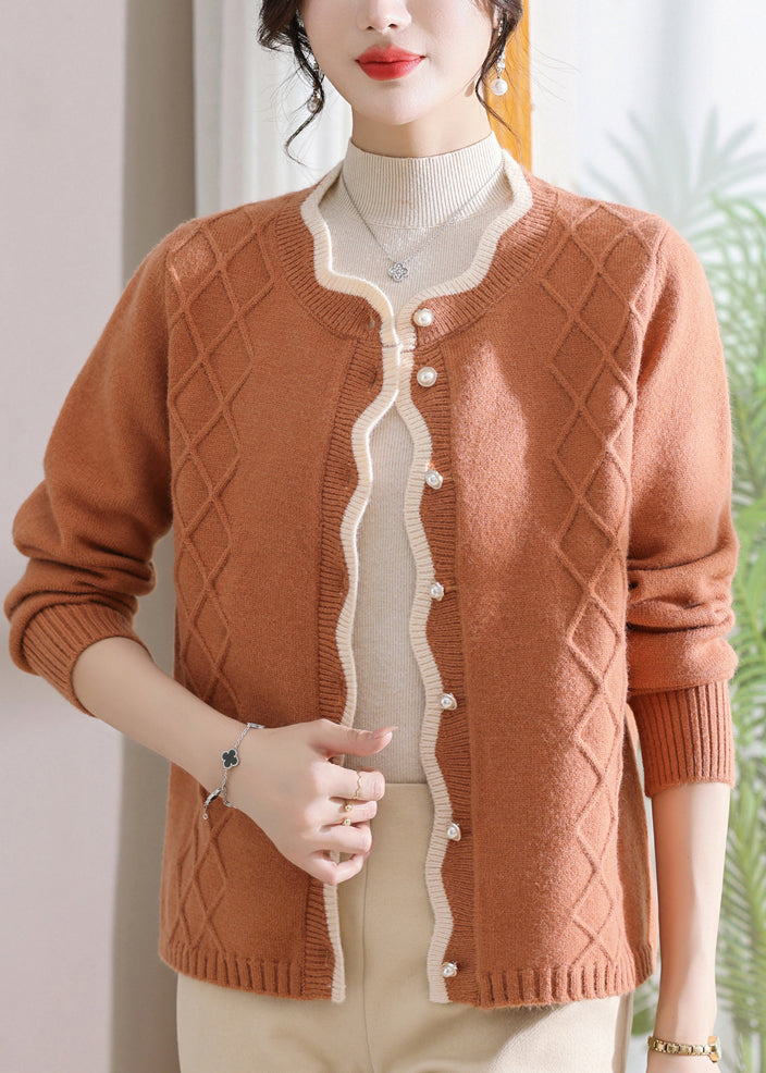 Well Tailored Cardigan with a Graceful Silhouette