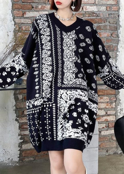 Well Tailored Sweater with a Graceful Silhouette