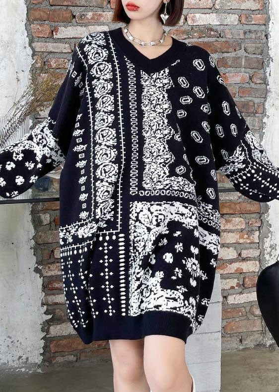 Well Tailored Sweater with a Graceful Silhouette