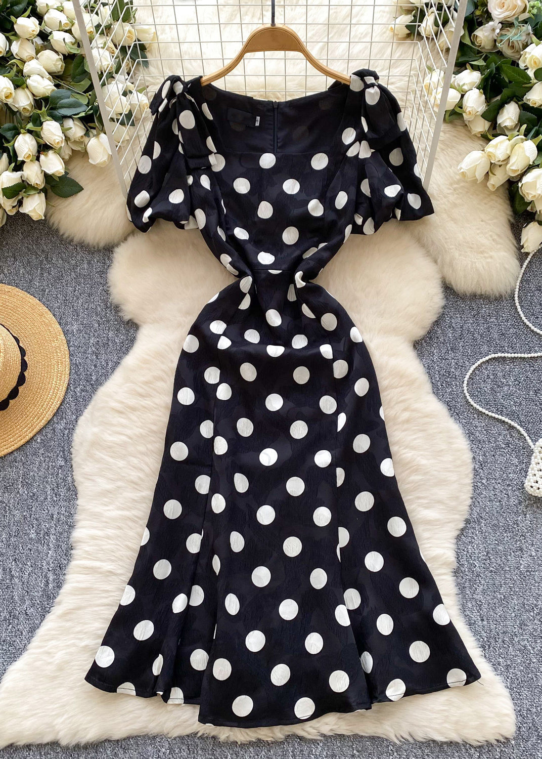 Beautifully Finished Dress in a Timeless Design