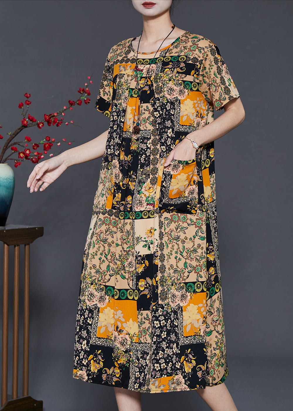 Effortlessly Elegant Dress with a Timeless Design
