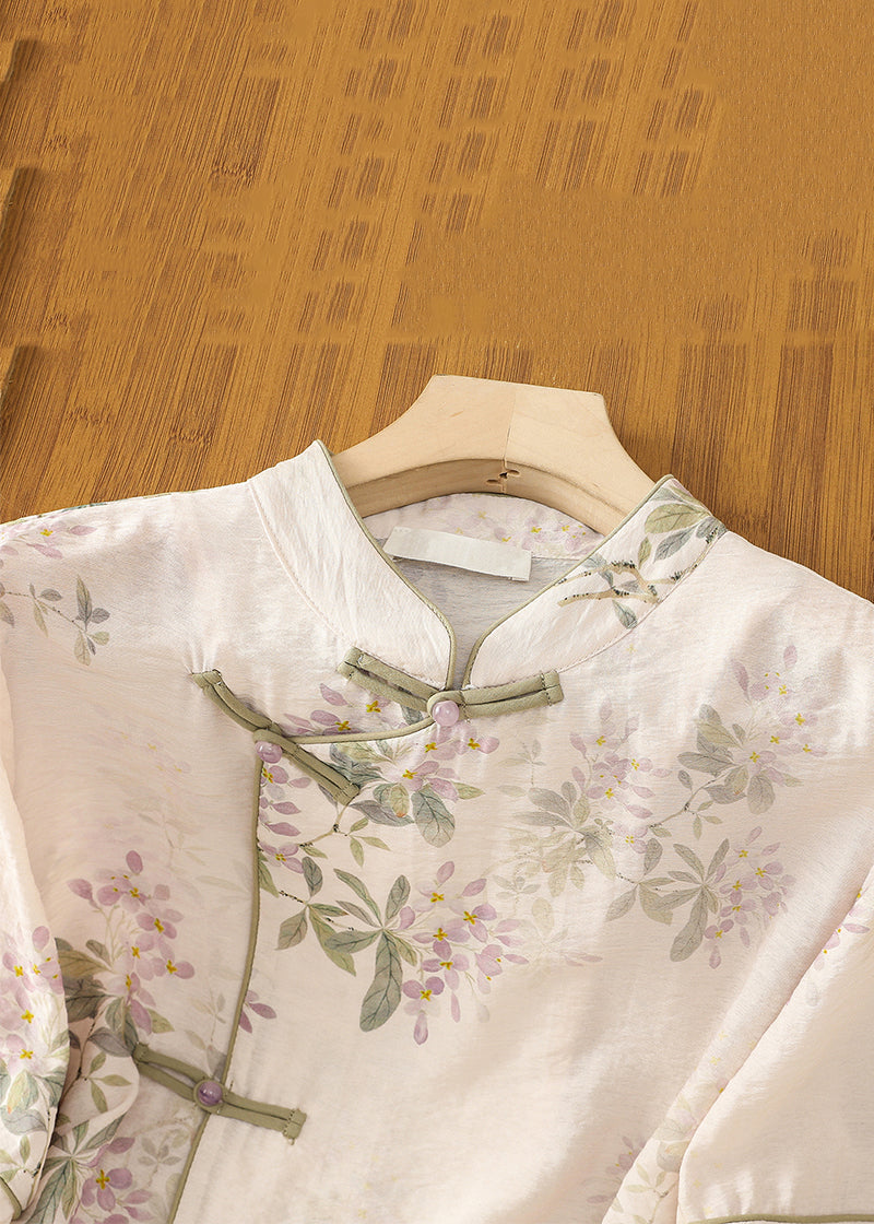 Classic Vintage Blouse with a Flattering Fit
