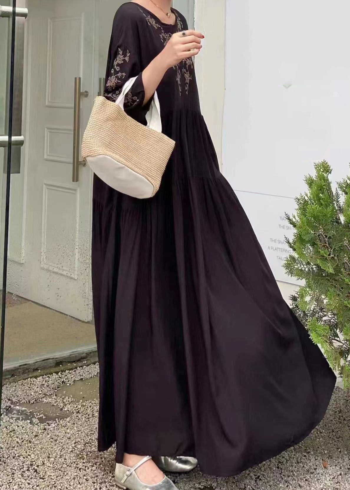 Classic Vintage Dress with a Flattering Fit
