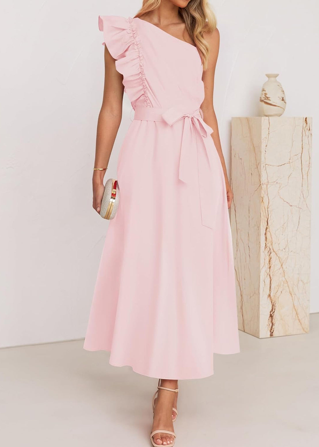 Well Tailored Dress with a Graceful Silhouette