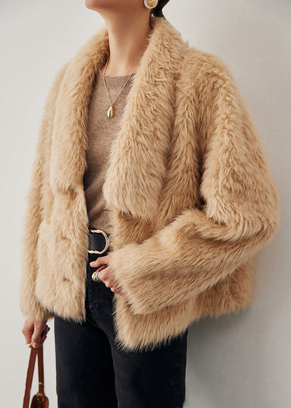 Beautifully Finished Coat in a Timeless Design