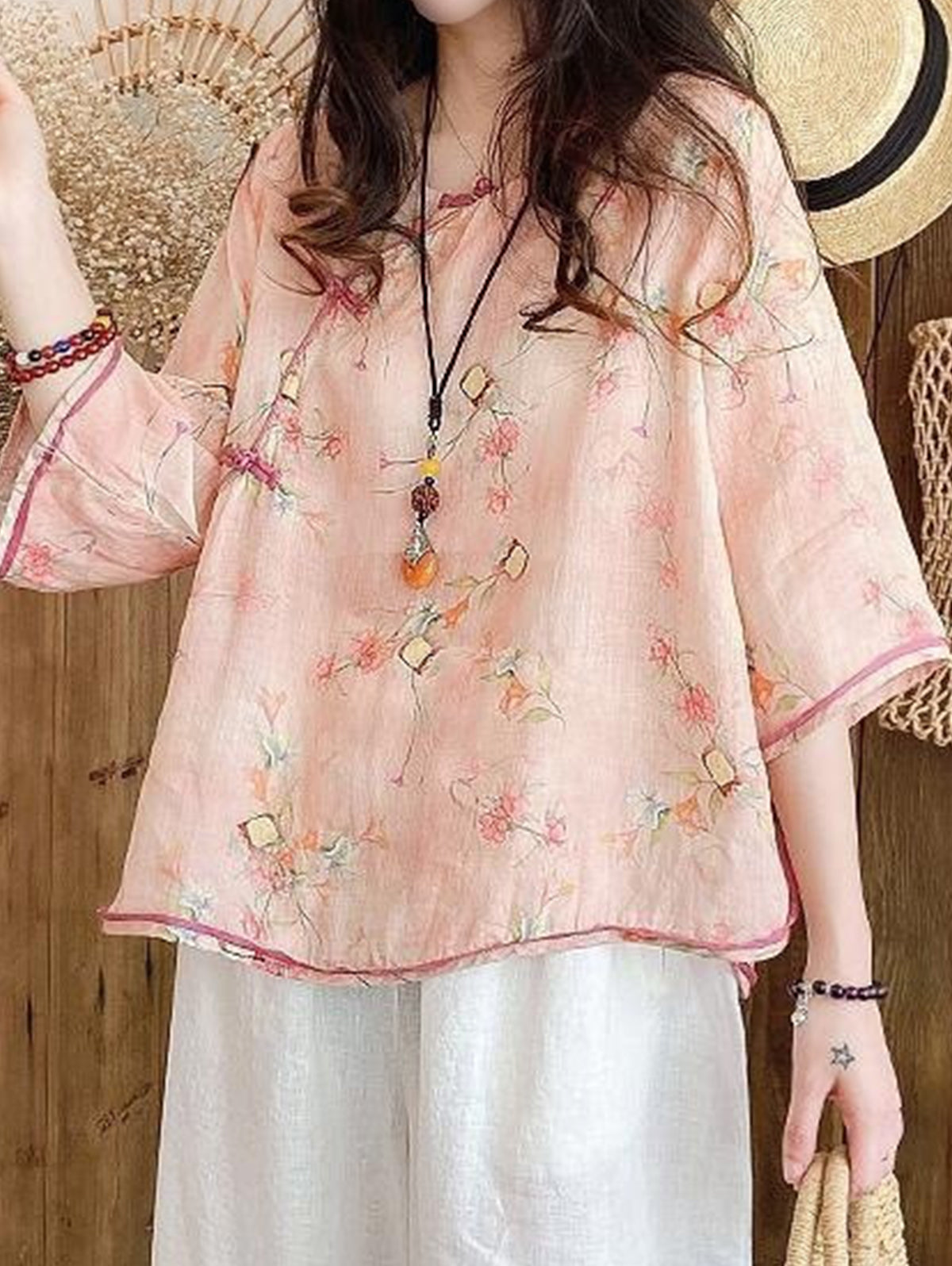 Effortlessly Elegant Top with a Timeless Design