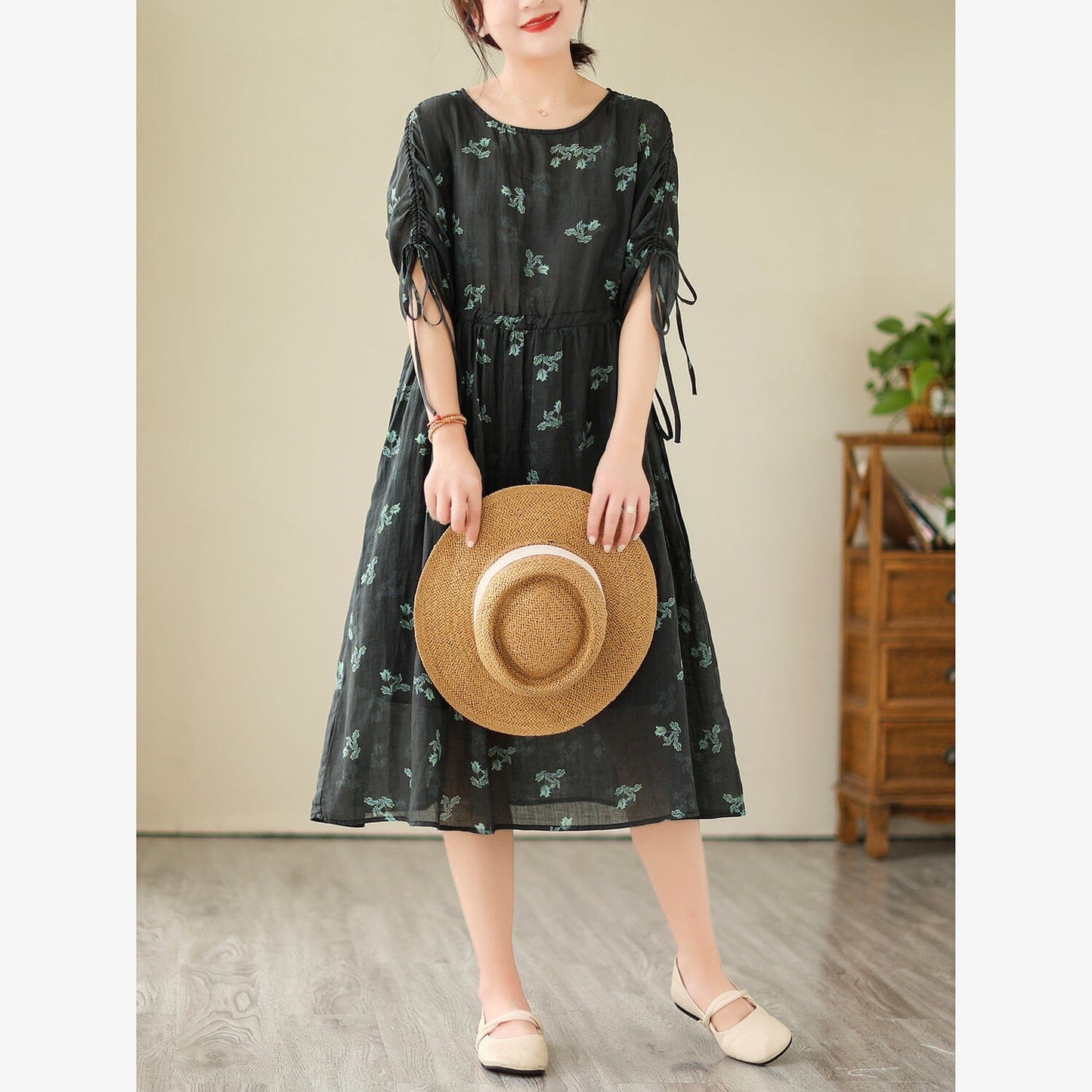 Effortlessly Elegant Dress with a Timeless Design
