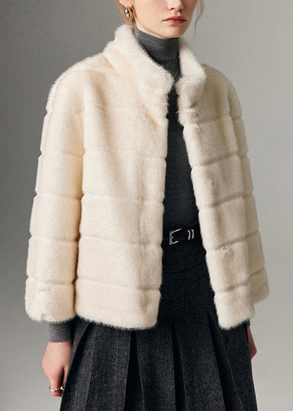 Well Tailored Coat with a Graceful Silhouette