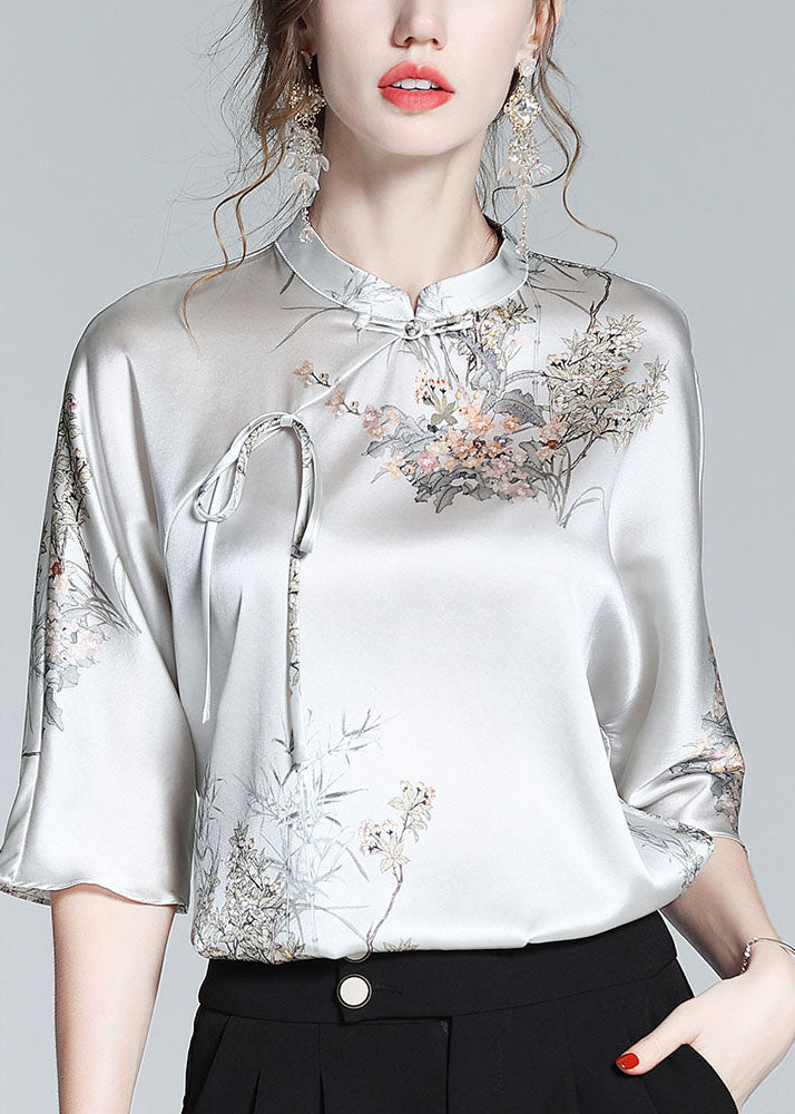 Beautifully Crafted Blouse in a Classic Style