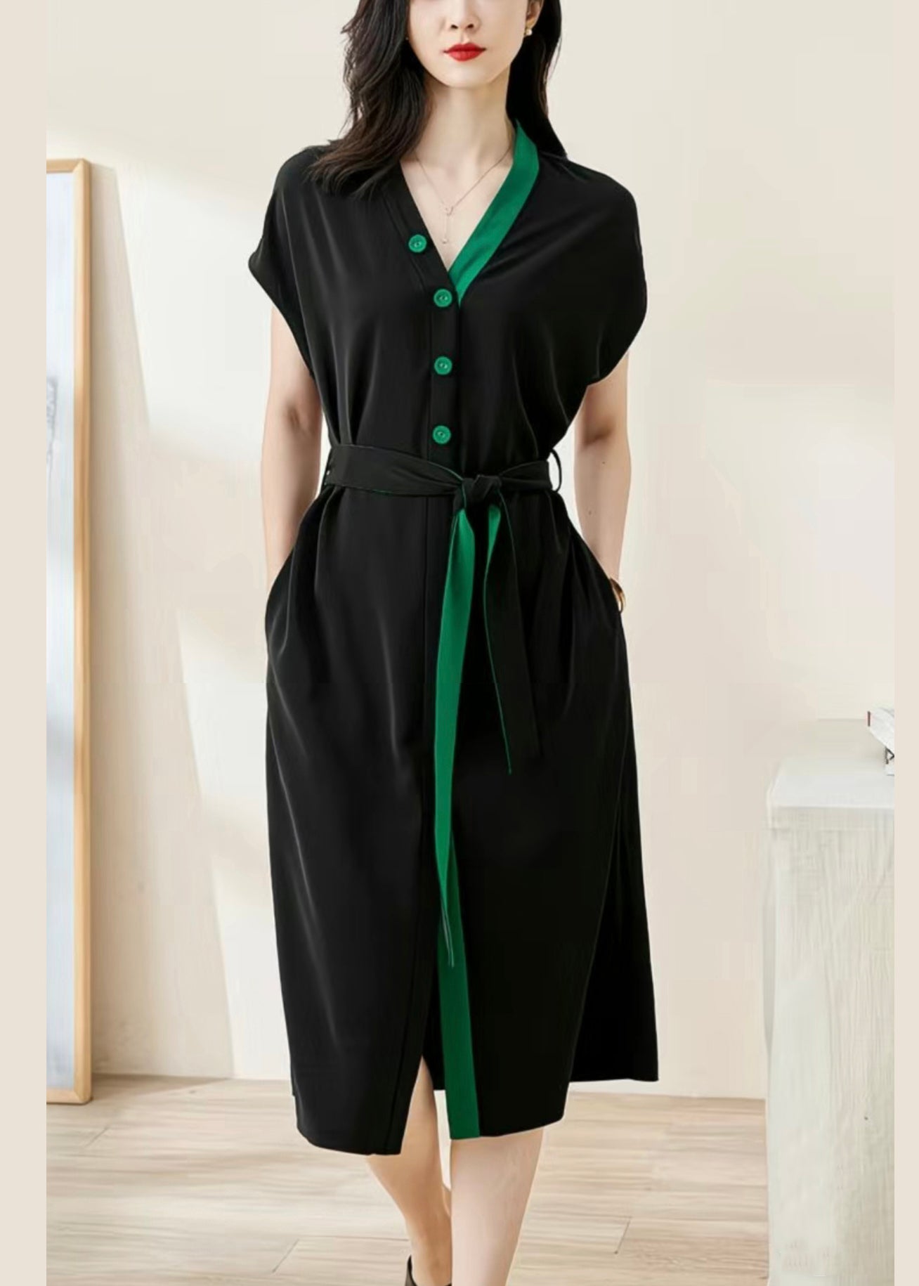 Beautifully Finished Dress in a Timeless Design