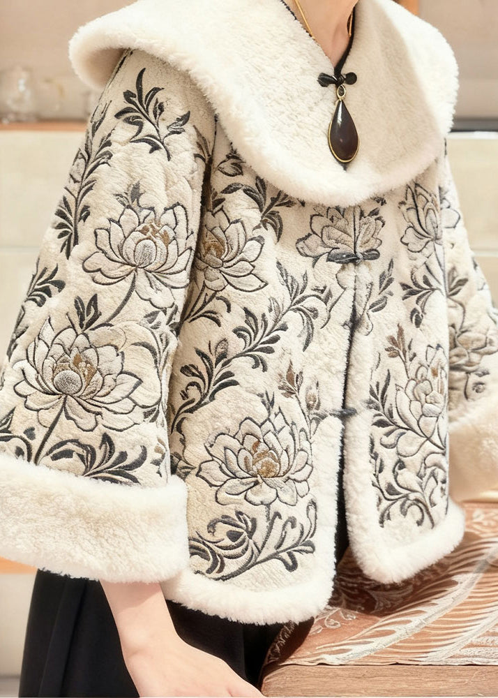 Well Tailored Coat with a Graceful Silhouette