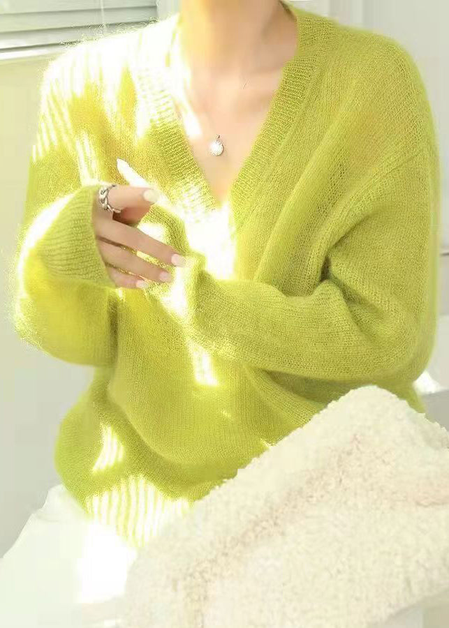 Effortlessly Elegant Sweater with a Timeless Design