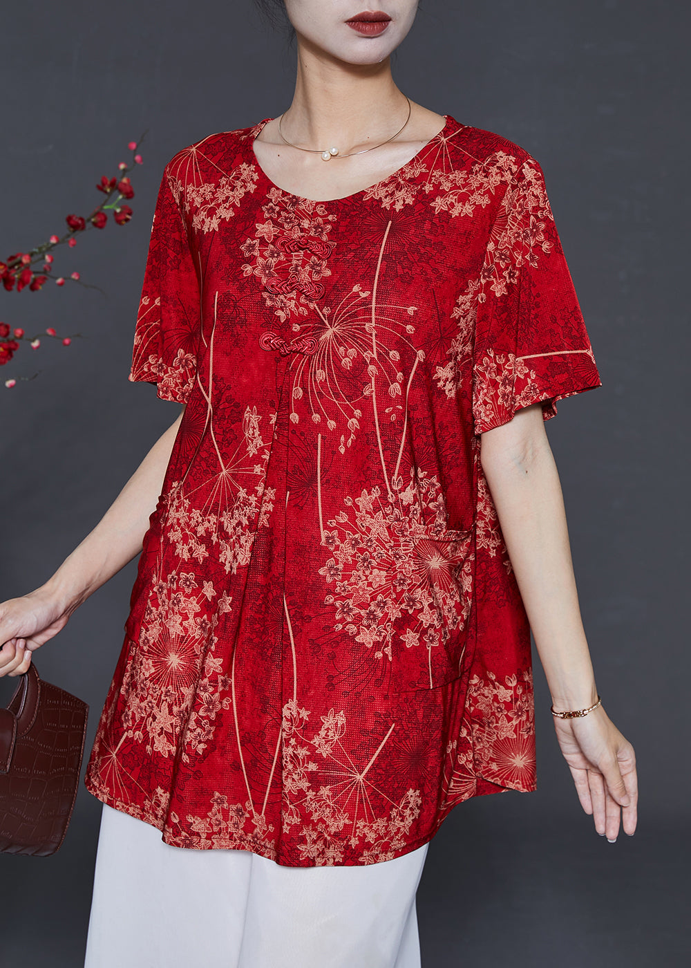 Well Tailored Blouse with a Graceful Silhouette