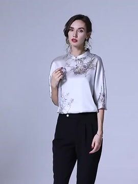Beautifully Crafted Blouse in a Classic Style