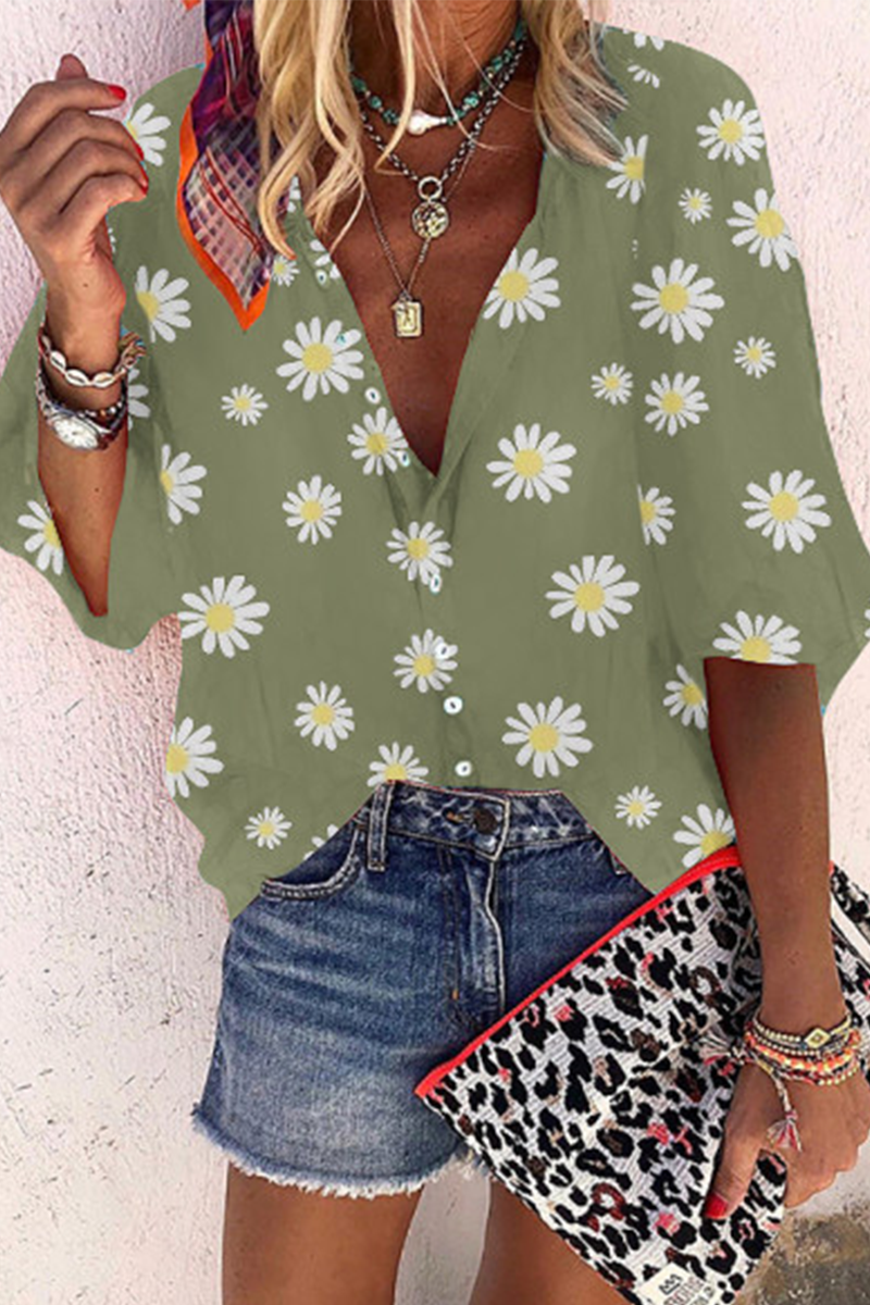 Sophisticated Blouse with a Clean Classic Look