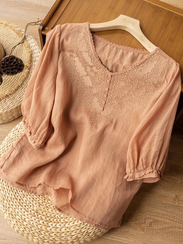 Well Tailored Top with a Graceful Silhouette