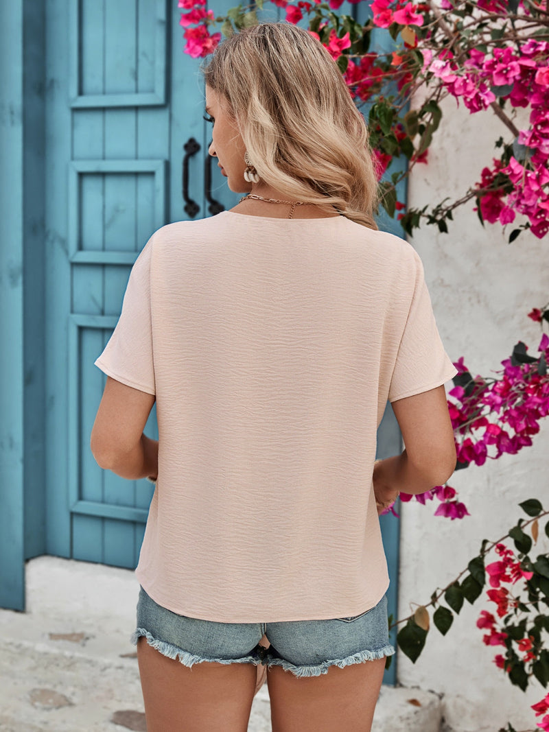 Effortlessly Elegant Blouse with a Timeless Design
