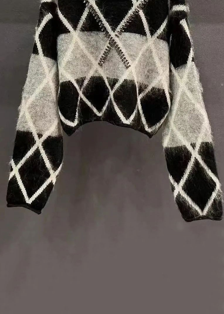 Classic Vintage Sweater with a Flattering Fit