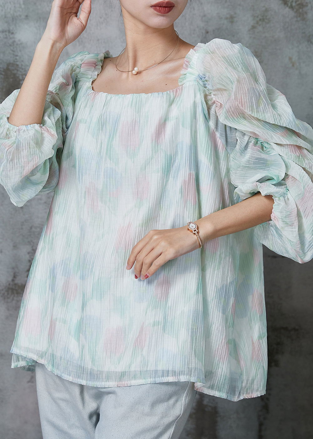 Well Tailored Blouse with a Graceful Silhouette