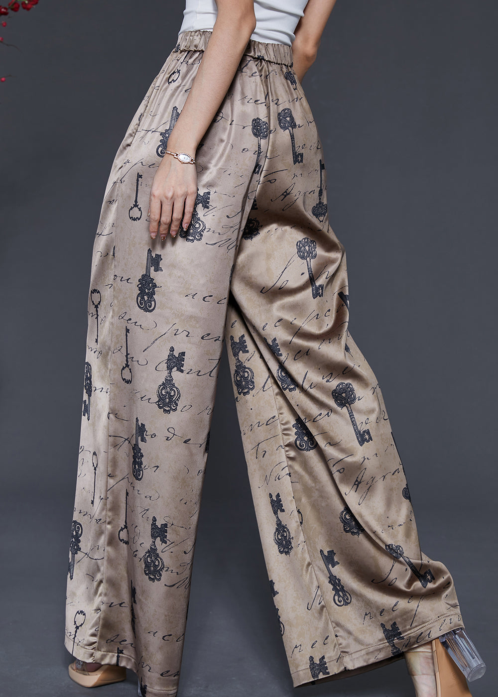 Well Tailored Pants with a Graceful Silhouette