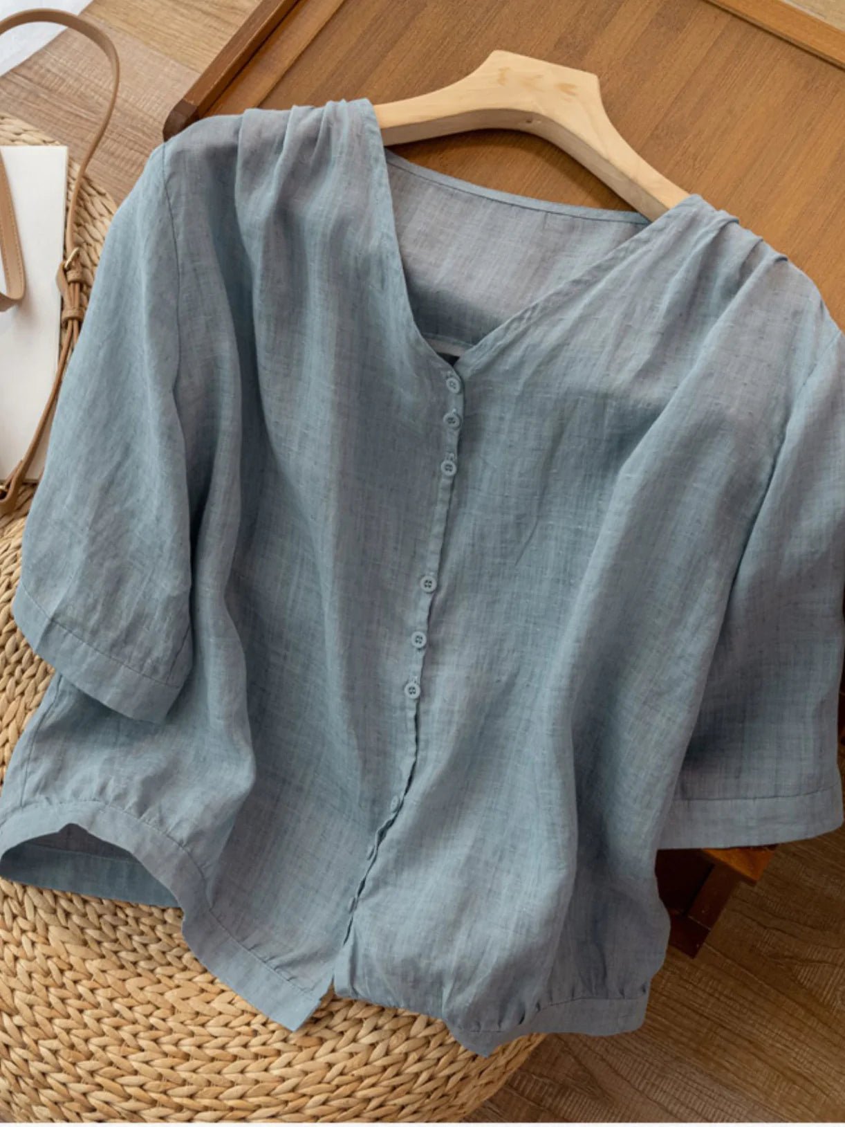 Effortlessly Elegant Shirt with a Timeless Design