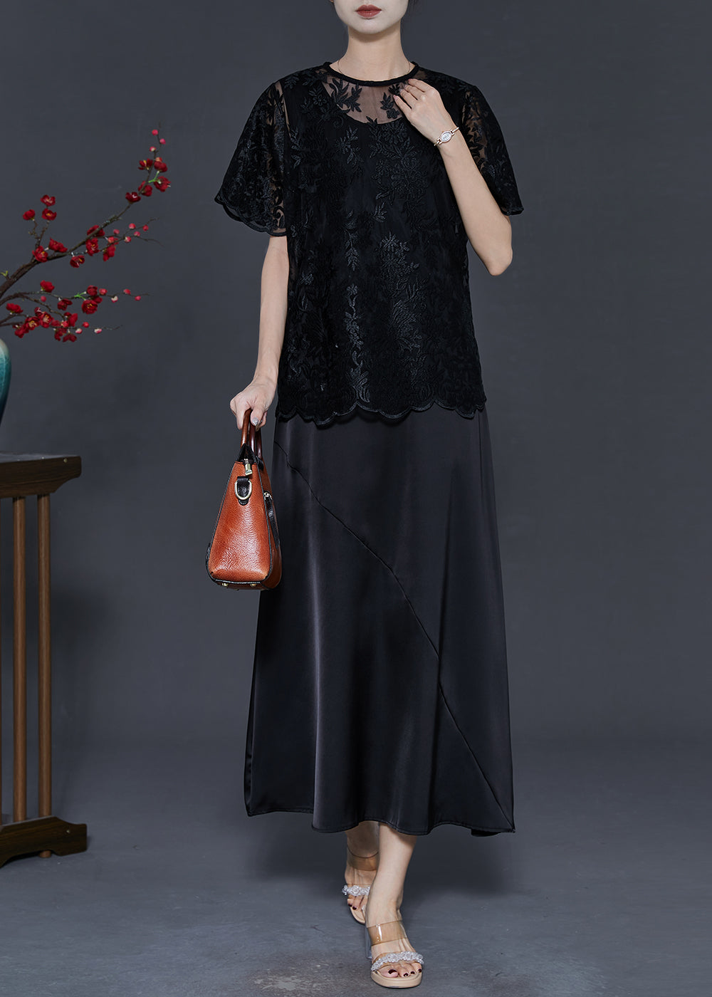 Effortlessly Elegant Dress with a Timeless Design