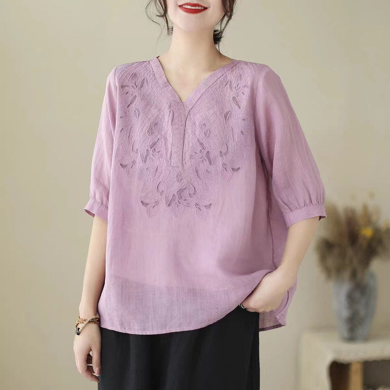 Effortlessly Elegant T-Shirt with a Timeless Design