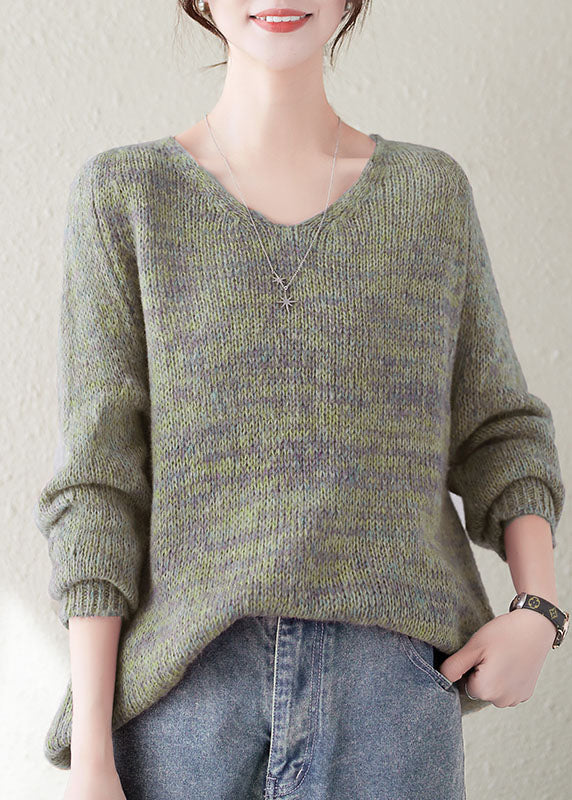 Classic Vintage Sweater with a Flattering Fit