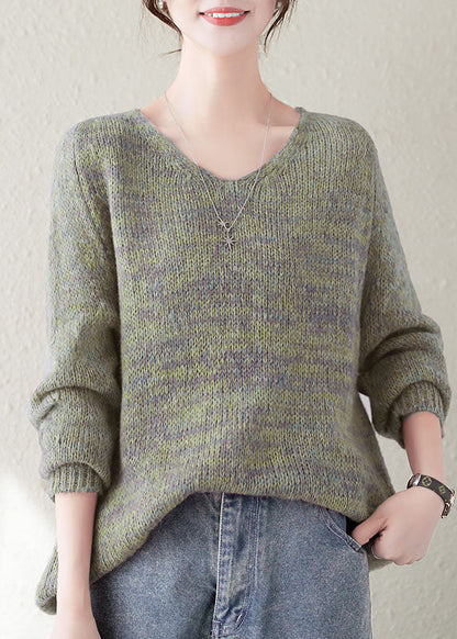 Classic Vintage Sweater with a Flattering Fit