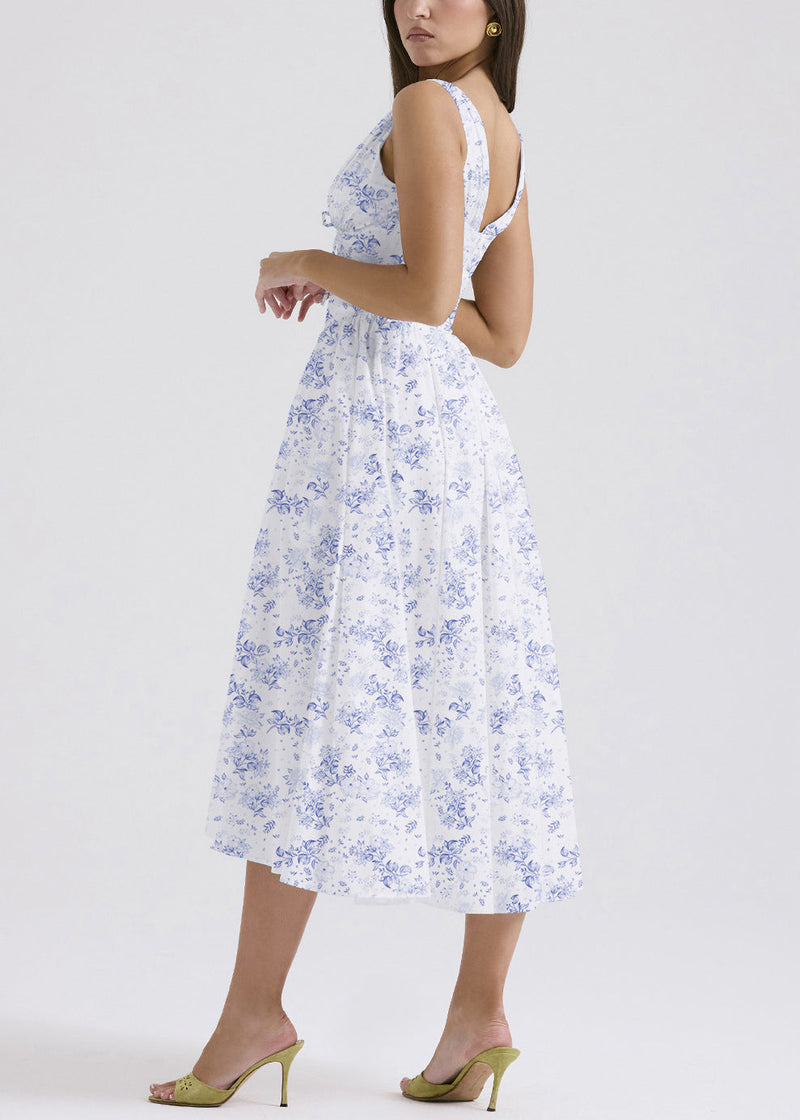 Well Tailored Dress with a Graceful Silhouette
