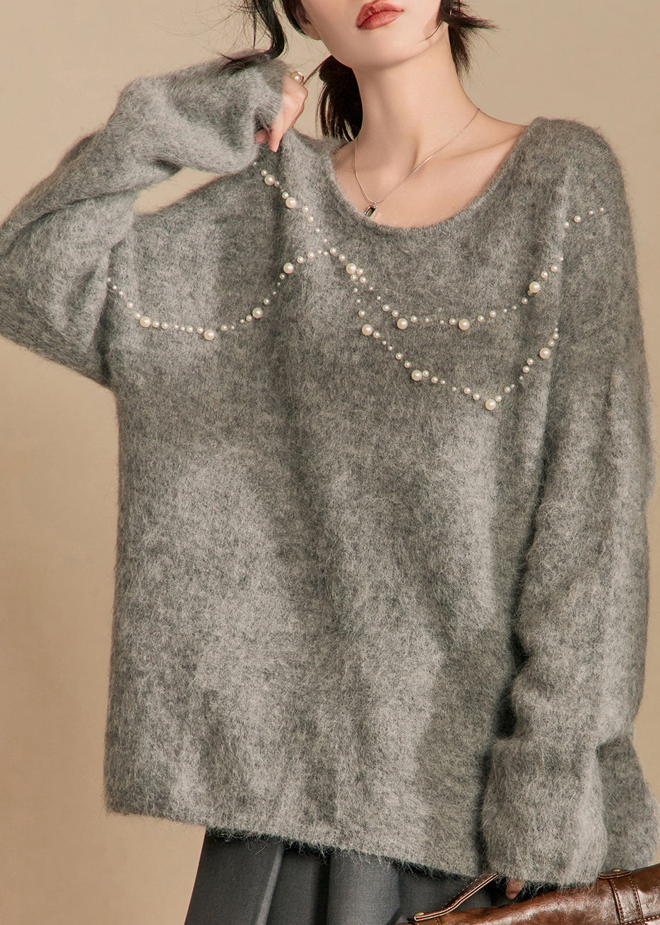 Effortlessly Elegant Sweater with a Timeless Design