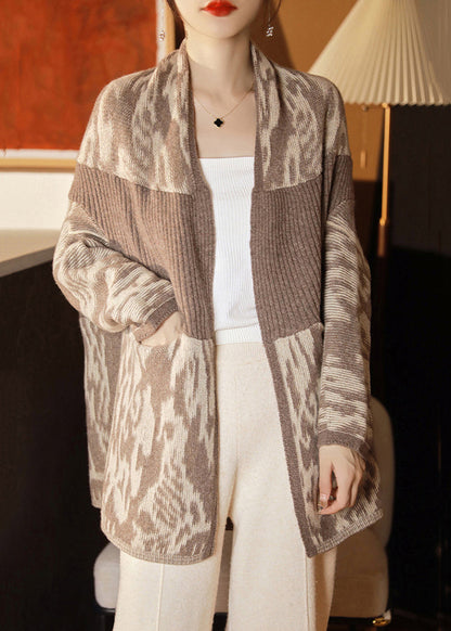 Well Tailored Cardigan with a Graceful Silhouette