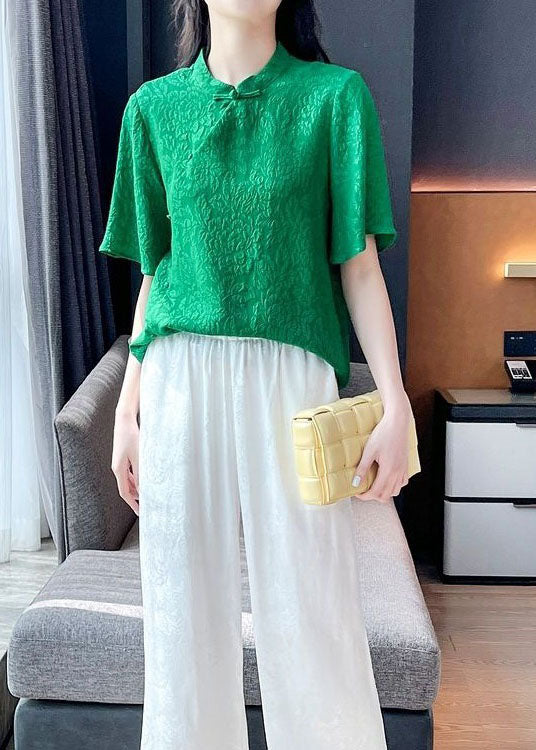 Sophisticated Blouse with a Clean Classic Look