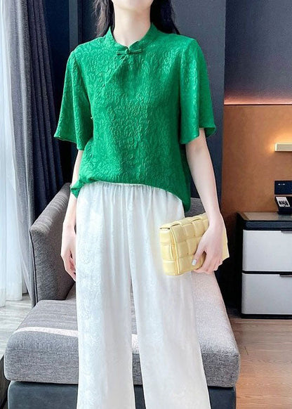 Sophisticated Blouse with a Clean Classic Look